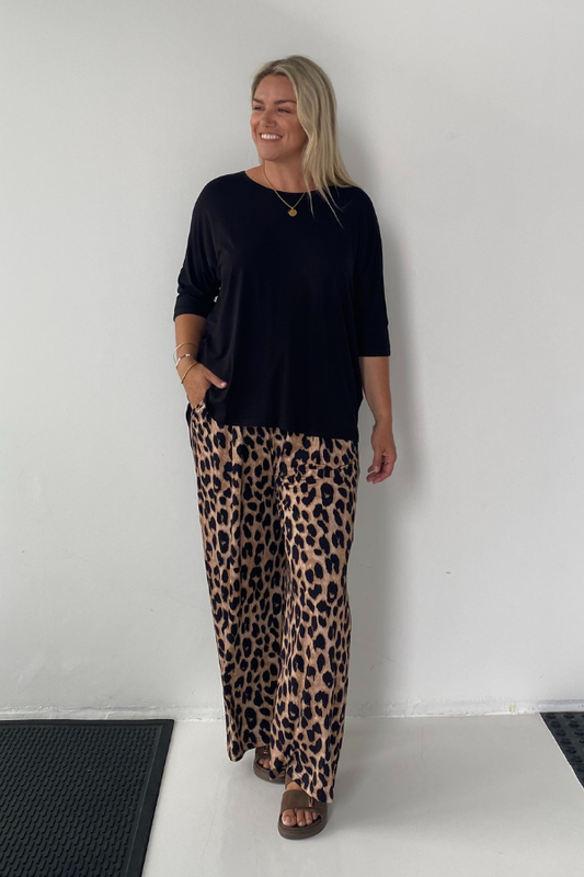 Layla Hi Lo Bamboo Top in black styled with the Alexa Wide Leg Pants